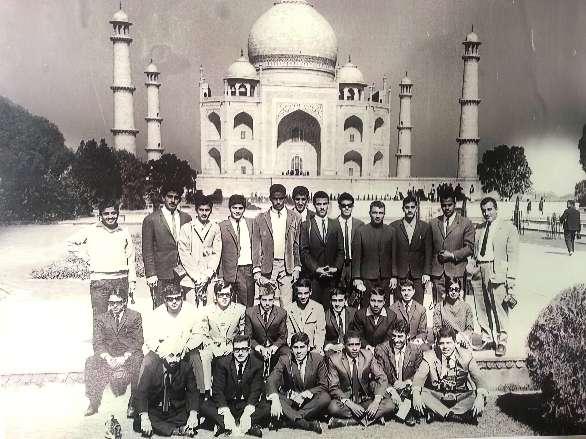 Kuwaiti Students at the Taj Mahal